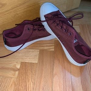 Burgundy converse size 8